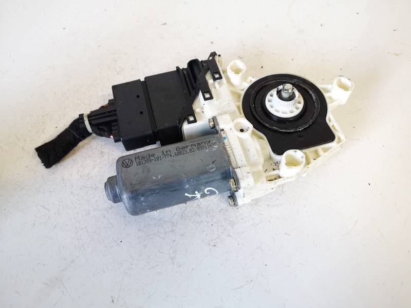 1J4959811C Volkswagen Golf 2001 Window Motor - REAR LEFT