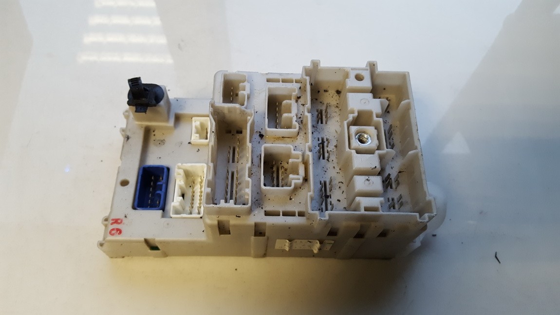 8273342061 Toyota RAV-4 2005 Fuse box