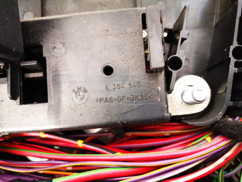 8364540 BMW 3-Series 2003 Fuse box - Thumbnail 2