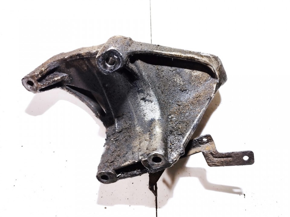 070199307A Volkswagen Touareg 2003 Engine Mount Bracket and Gearbox Mount Bracket