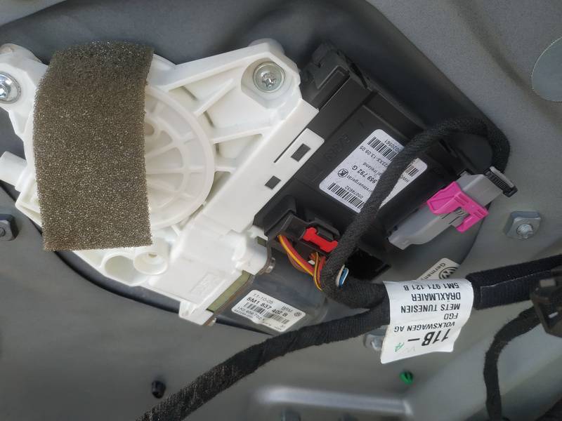 5M1837402B Volkswagen Golf Plus 2005 MOTEUR DE LEVE VITRE AVANT DROIT