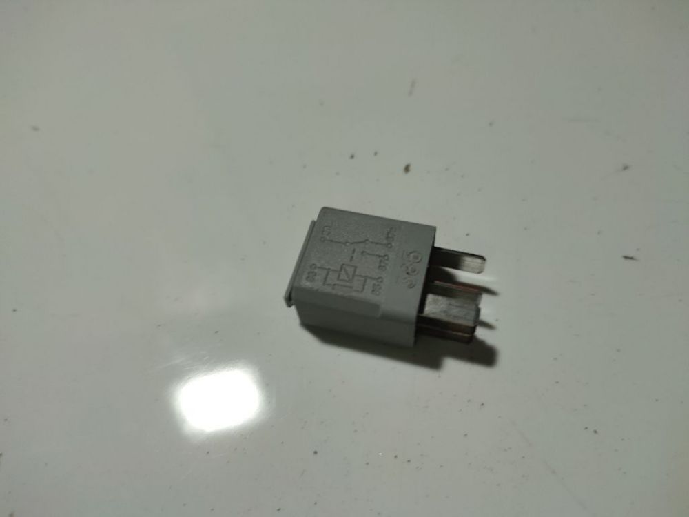 13100504 Opel Astra 2005 RELÉ PARA AUTOMÓVIL