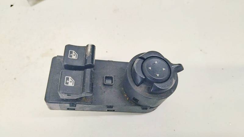 B569 Alfa-Romeo Mito 2009 Wing mirror control switch (Exterior Mirror Switch)