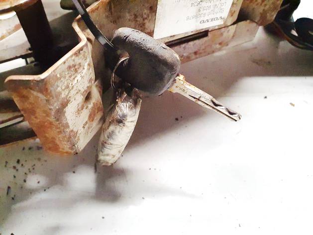 9475275 Volvo V70 1998 Ignition Barrels (Ignition Switch) - Thumbnail 2