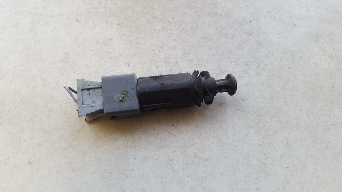 110894 Renault Laguna 2001 Bremžu lukturu sensors