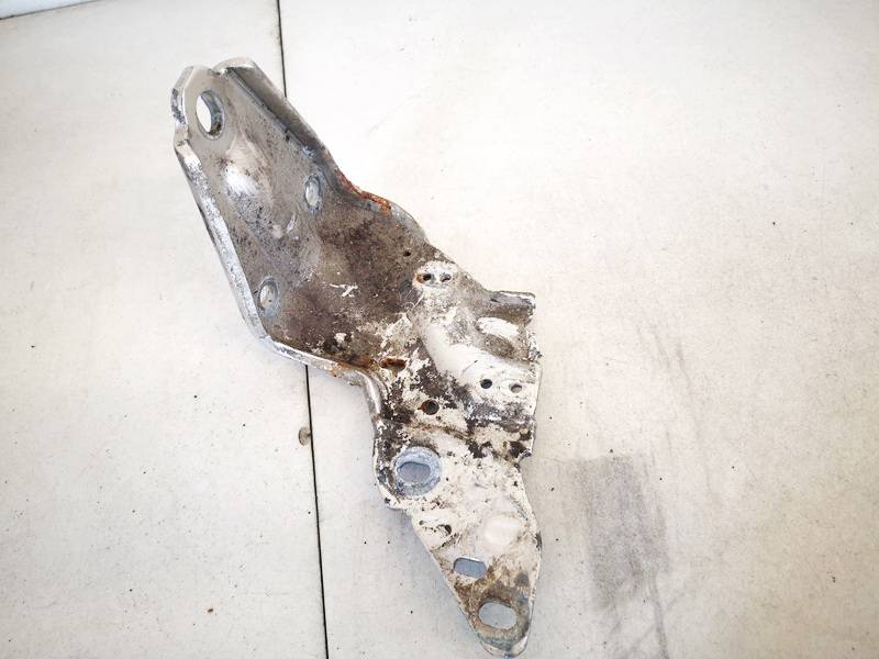 Toyota Previa 2005 Engine Mount Bracket and Gearbox Mount Bracket