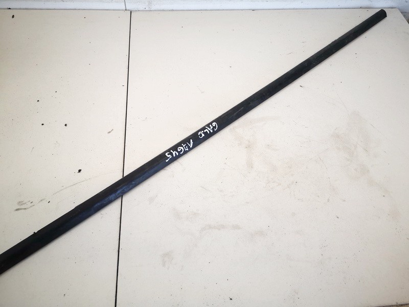 Volvo V50 2006 Listón embellecedor de la ventana de la puerta trasera - TRASERO DERECHO - Thumbnail 2