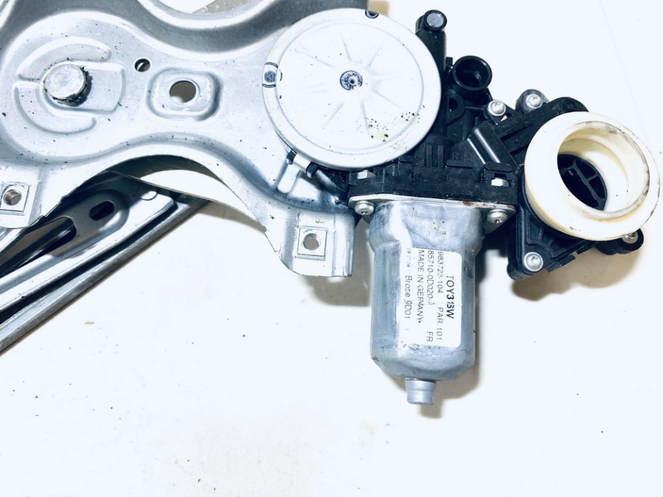 857010F010 Toyota Yaris 2009 Silnik podnośnika szyby drzwi - PRZEDNIE PRAWE