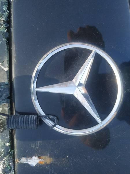 Mercedes-Benz E-CLASS 2010 Emblem - REAR - Thumbnail 2