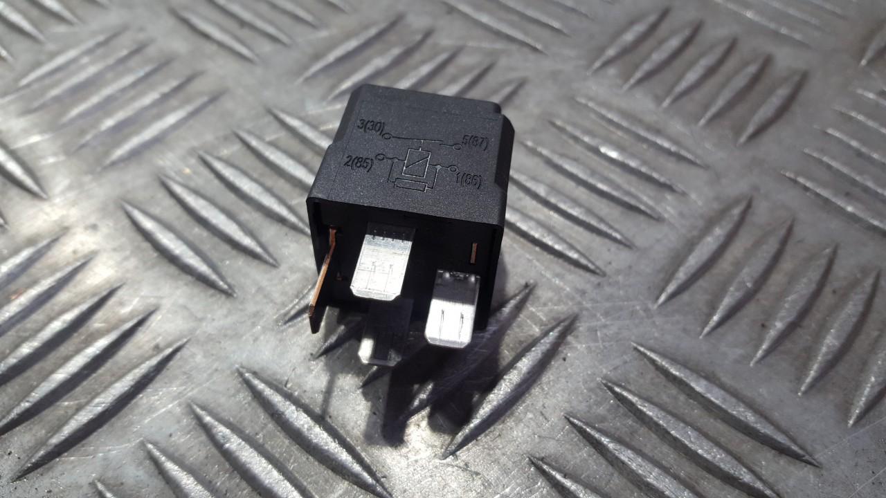 13171831 4ra00779105 Relay module Opel Vectra 2003 1.8L EIS00253434