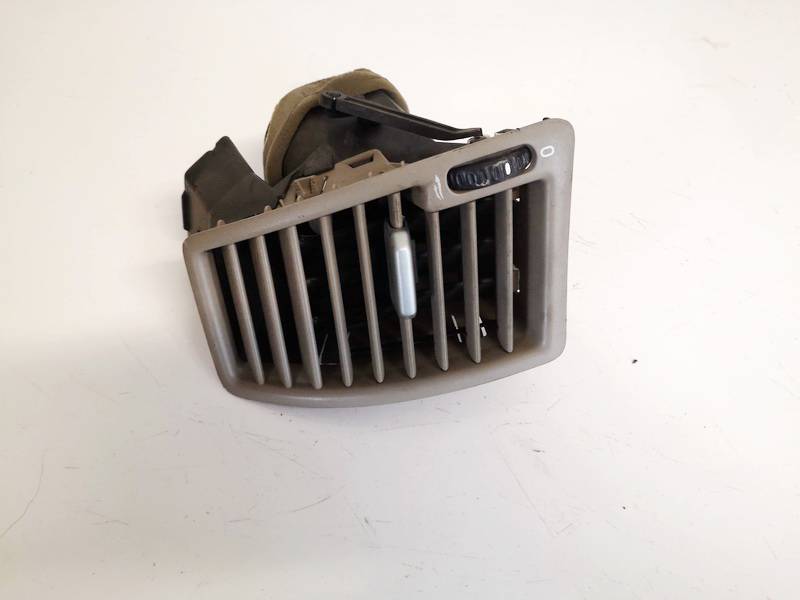 3409398 Volvo XC 90 2005 Wloty powietrza do kabiny