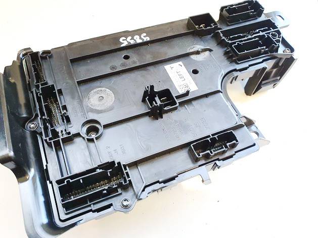 149784739D Tesla Model Y 2023 Komforto blokas - Thumbnail 2