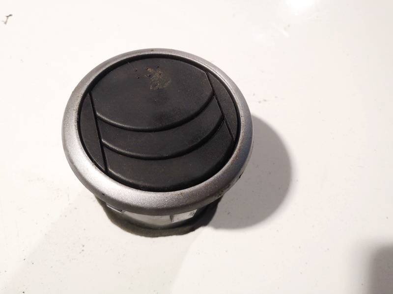 Suzuki Grand Vitara 2006 Wloty powietrza do kabiny - Thumbnail 2