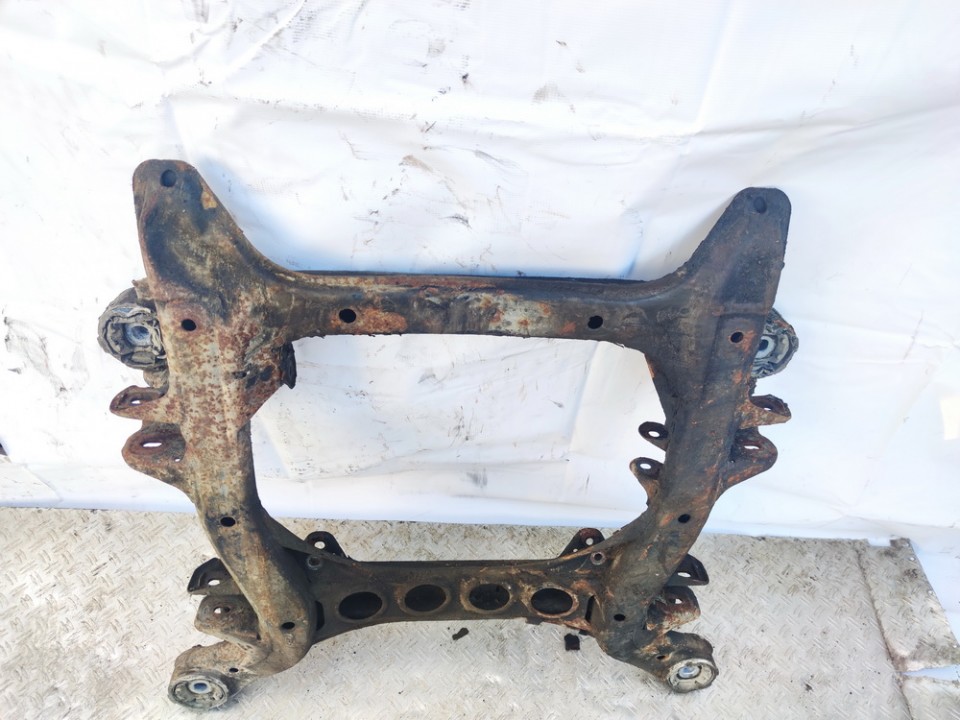 Volkswagen Touareg 2003 Belka silnika - PRZEDNIE