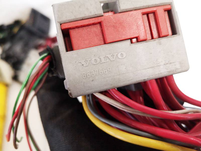 8637669 Volvo XC 90 2005 Fuse box - Thumbnail 3