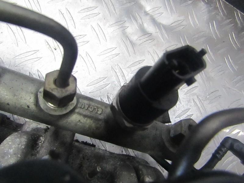 0281002405 used FUEL RAIL HIGH PRESSURE SENSOR Volvo S40 2000 1.9L