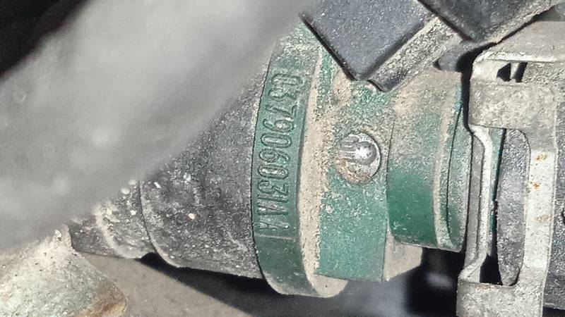 037906031AA Volkswagen Golf 1998 Fuel injector rail (injectors)(Fuel distributor) - Thumbnail 3