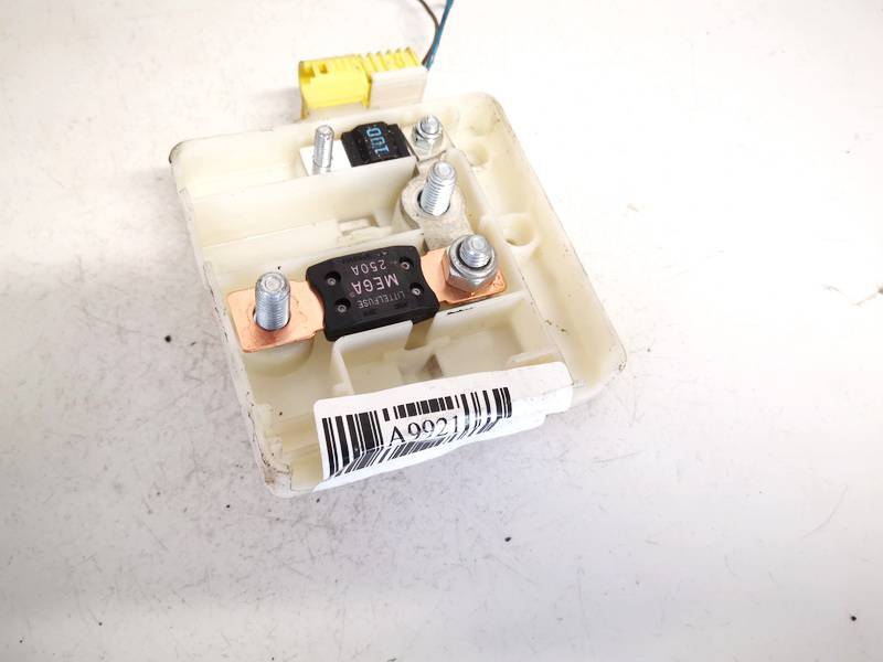 837551 BMW 3-Series 2004 Skrzynka bezpieczników