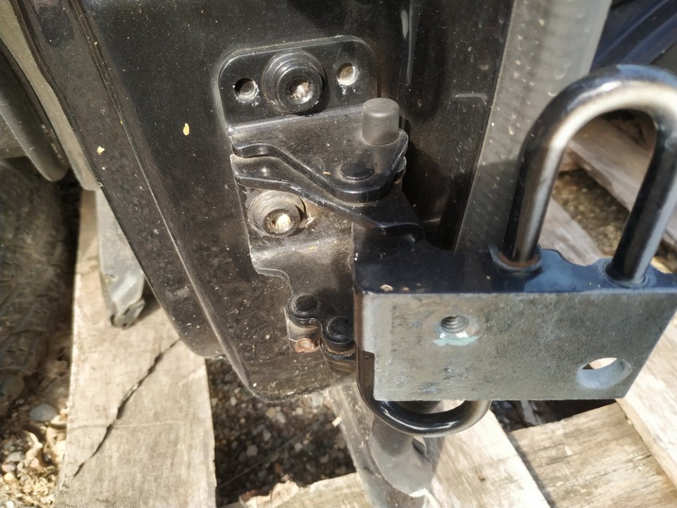 Volkswagen Touareg 2008 Door Hinge - REAR