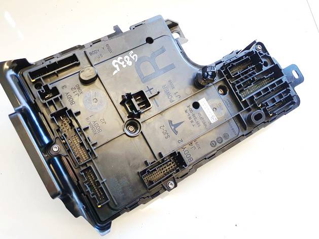 149784800E Tesla Model Y 2023 Komforto blokas - Thumbnail 2