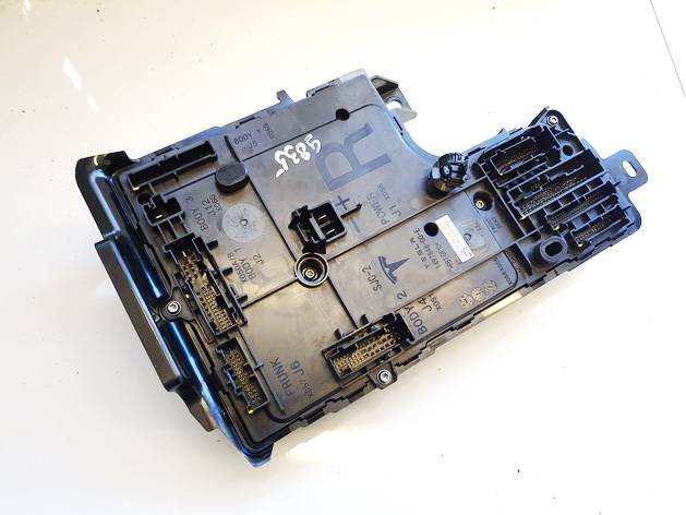 149784800E Tesla Model Y 2023 Komforto blokas