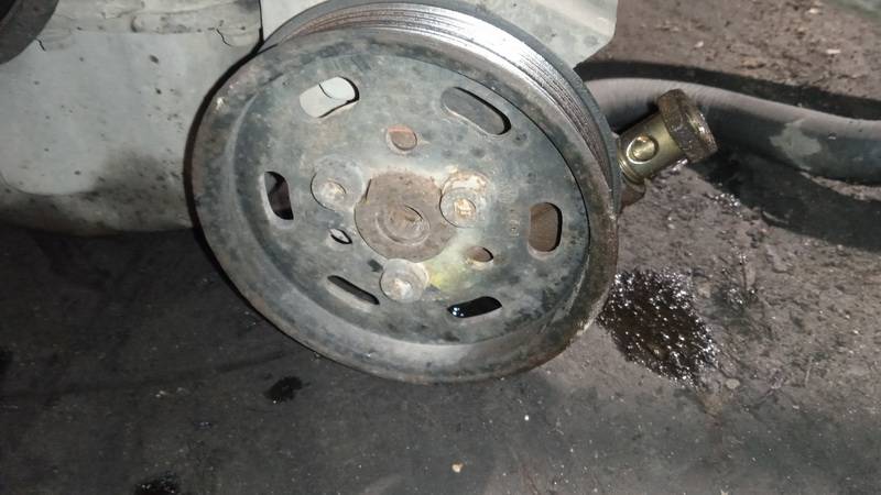 Volkswagen Golf 1998 Pump assembly - Power steering pump - Thumbnail 2