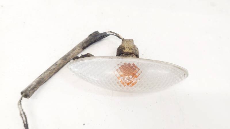 E130295 Toyota Yaris 2002 Kierunkowskaz na błotniku - PRZEDNIE PRAWE