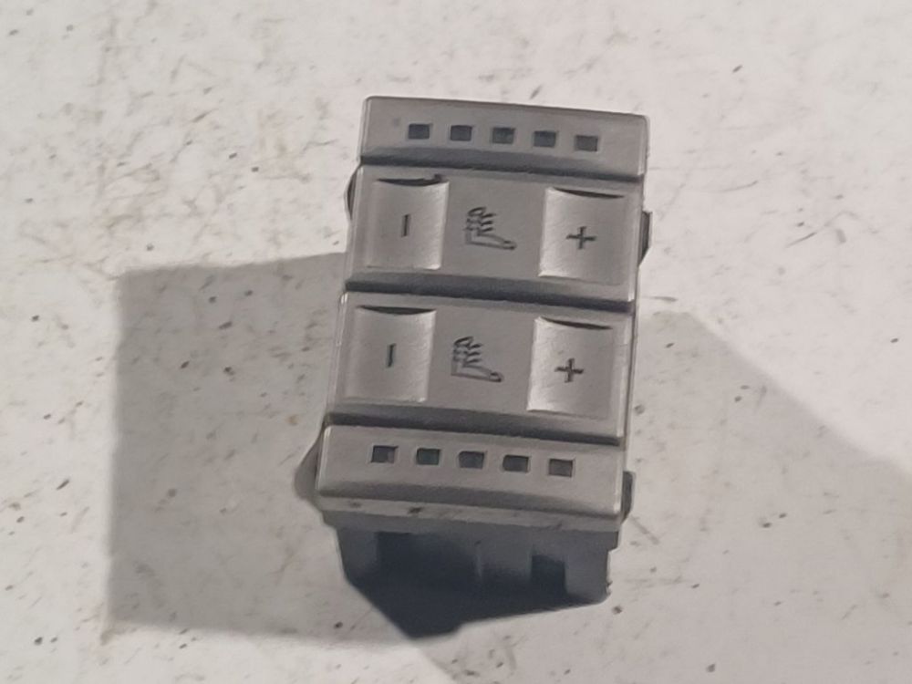 6M2T19K314AB Ford Mondeo 2007 Przycisk ogrzewania foteli