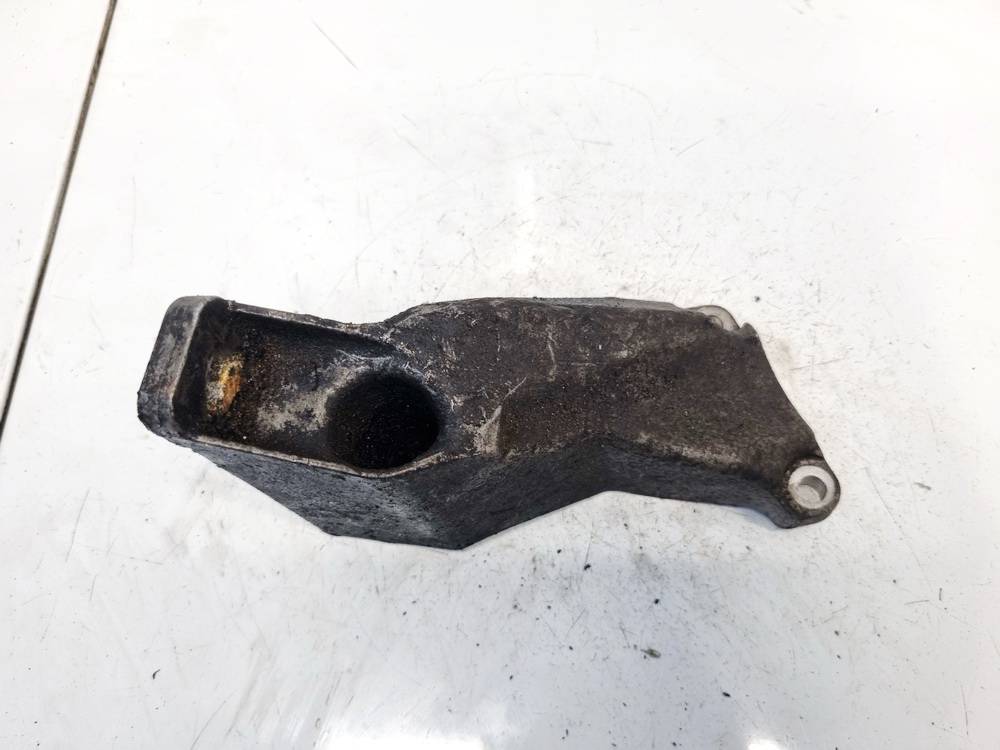 8D0199307P Volkswagen Passat 2005 Engine Mount Bracket and Gearbox Mount Bracket