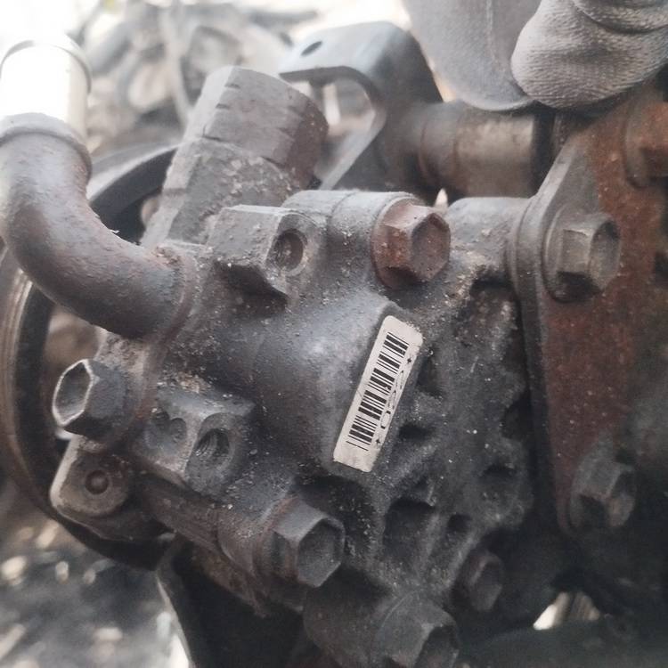 Toyota Corolla Verso 2003 Vairo stiprintuvo siurblys - Thumbnail 3