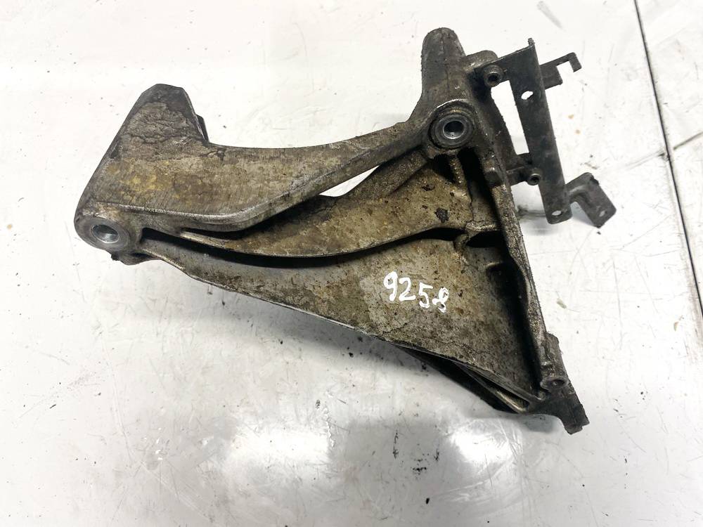 070199307A Volkswagen Touareg 2005 Motoraufhängung