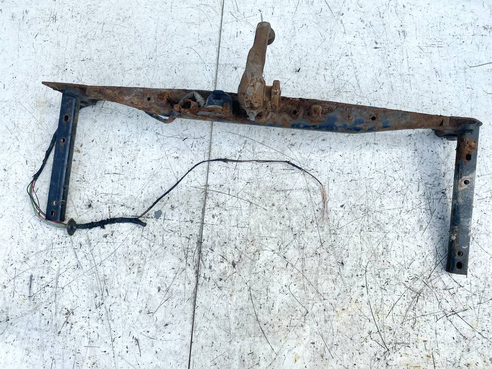 Audi 100 1994 Tow bars