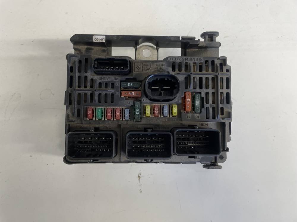 9661682780 Citroen C4 2007 Fuse box