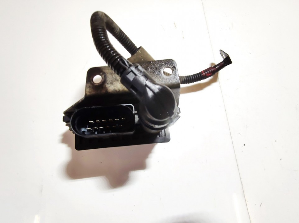 779800006 0522120102, 1000275440 Glow plug relay BMW 1Series 2009 2.0L 14EUR EIS01323524 Used