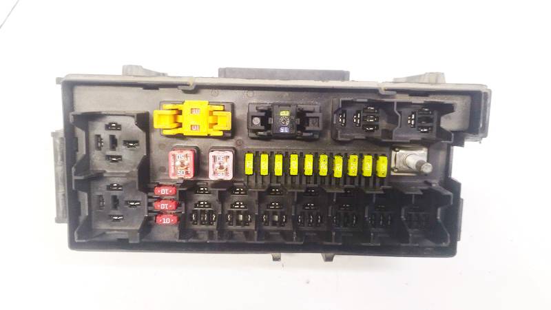04692071AA Jeep Grand Cherokee 2005 Fuse box