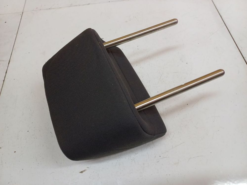 Volkswagen Golf 2005 Seat headrest - Thumbnail 4