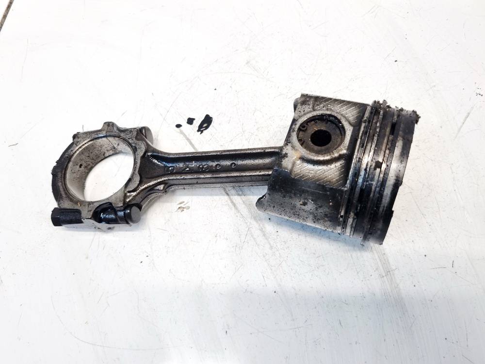 Nissan X-Trail 2002 Piston and Conrod (Connecting rod)