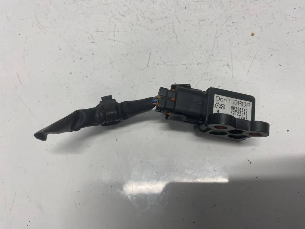MR228392 Mitsubishi Pajero 2002 Czujnik poduszki powietrznej SRS