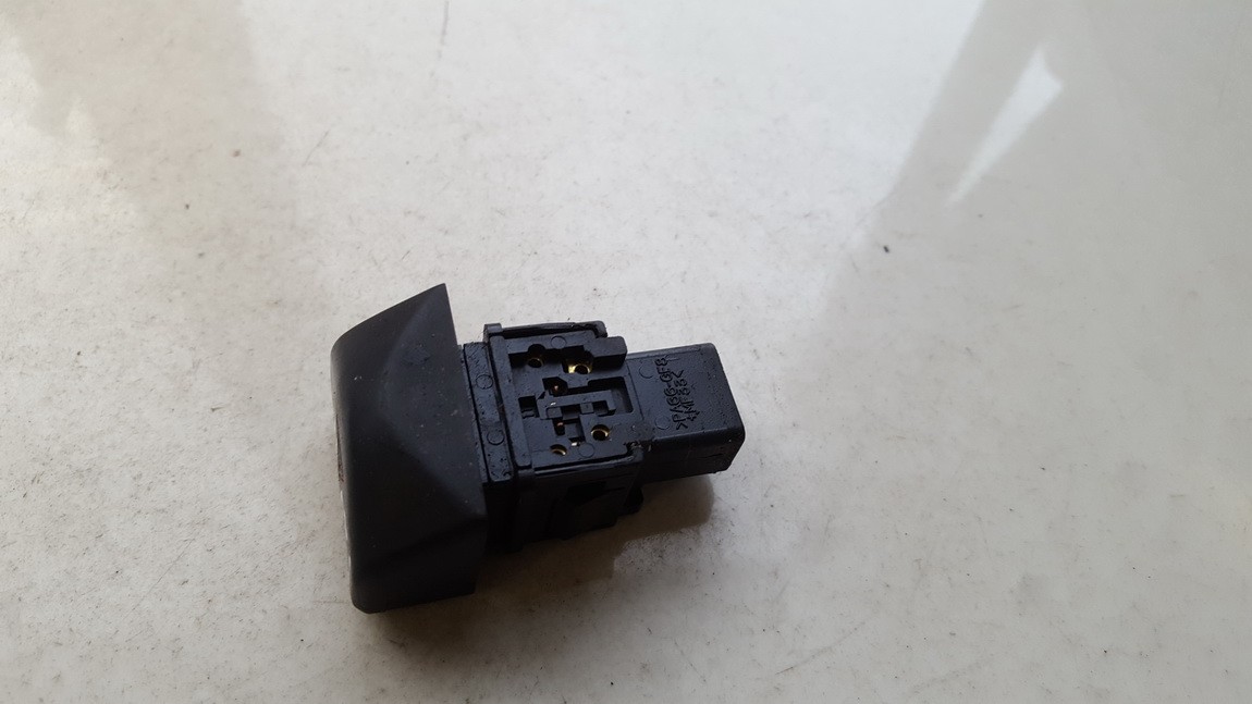 NILES06019 Nissan Note 2007 Hätävilkkujen kytkin - Thumbnail 2