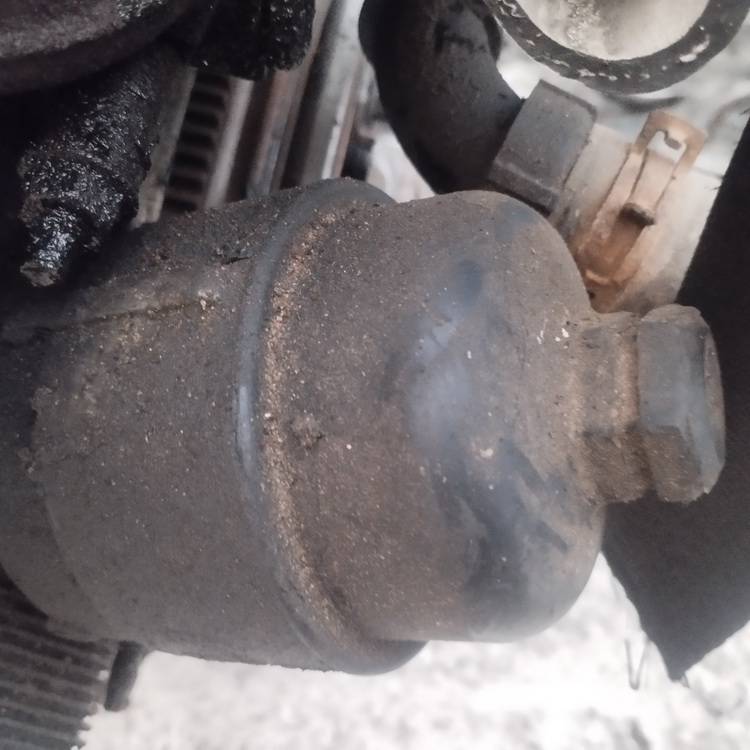 Ford Fusion 2002 Oil Filter Housing (oil filter cooler) - Thumbnail 2