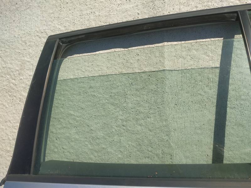 AS2 Volkswagen Touran 2005 Oven lasi - TAKANA VASEMMALLA