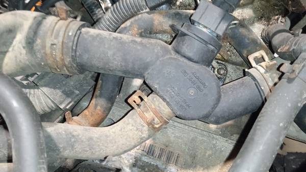 06A121133D Volkswagen Golf 1998 Dzesēšanas šķidruma atloks - Thumbnail 2