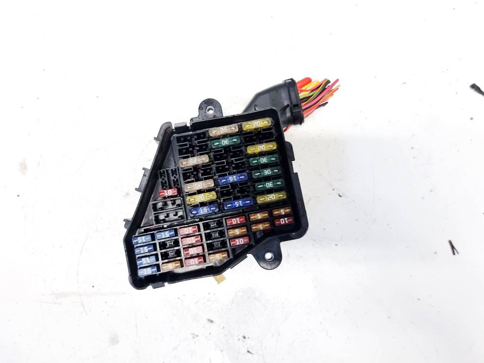 8D1941824 Audi A4 2003 Fuse box