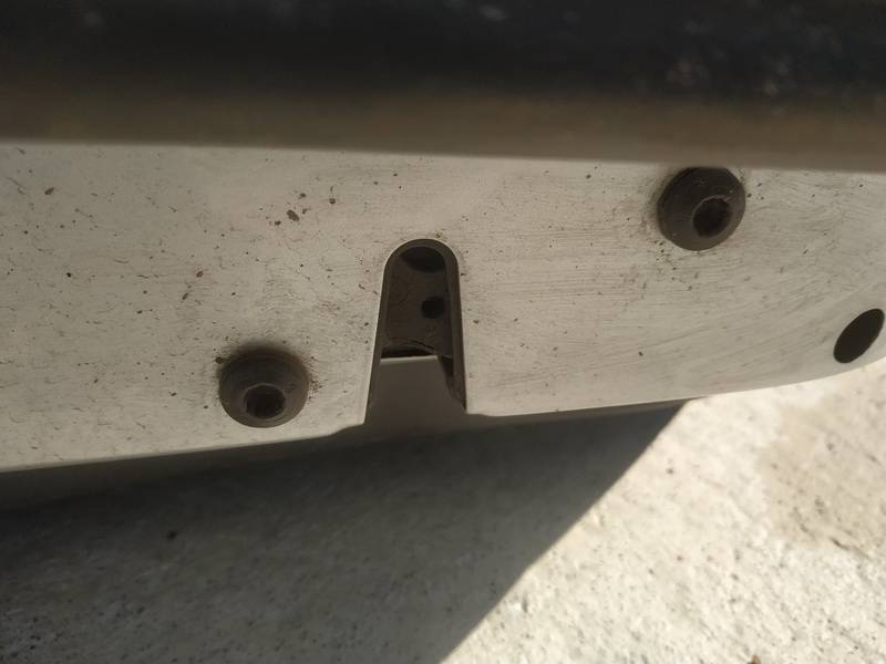 Volkswagen Touran 2005 Oven Lukko - TAKANA VASEMMALLA