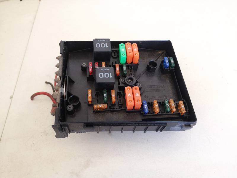 1K0937125A Volkswagen Caddy 2007 Fuse box