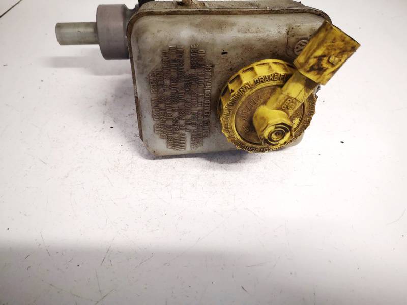 L481402 Volkswagen Golf 1997 Brake Master Cylinder Reservoir