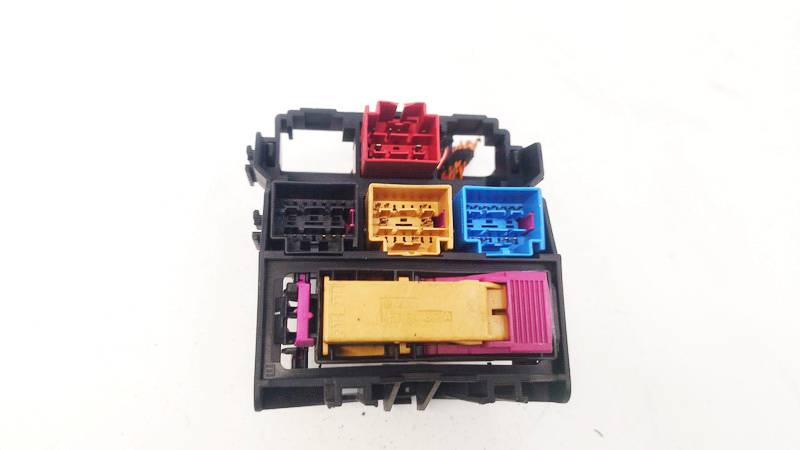 8K0937545B Audi A4 2009 Skrzynka bezpieczników - Thumbnail 2