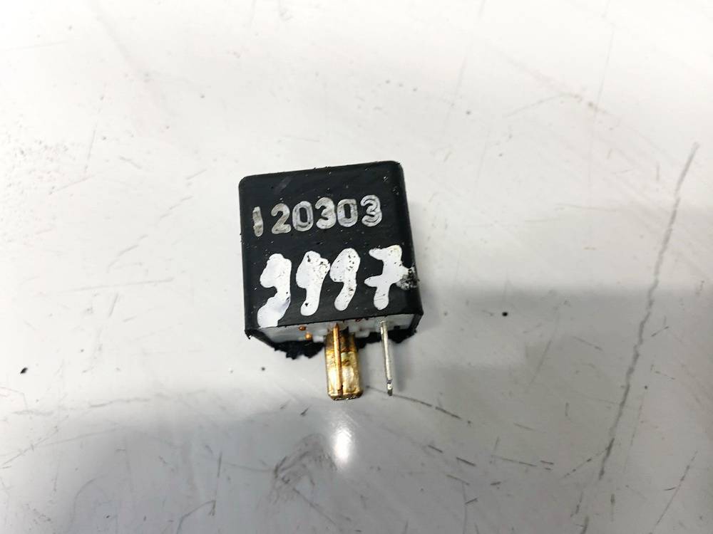 443951253AA Audi A4 2004 Relejs