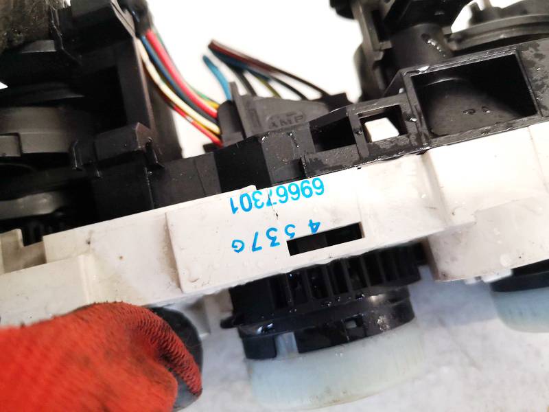 69667301 Mitsubishi Colt 2005 Klimata vadības panelis (sildītāja vadības slēdži) - Thumbnail 2