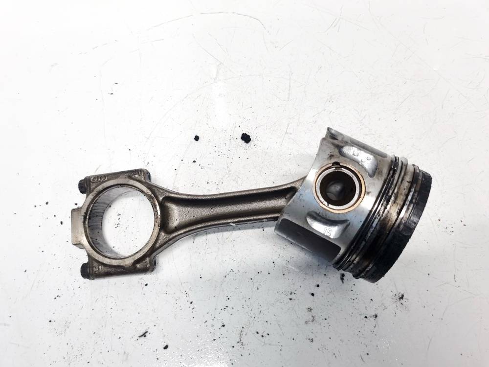 038G Skoda Fabia 2005 Stumoklis su svaistikliu